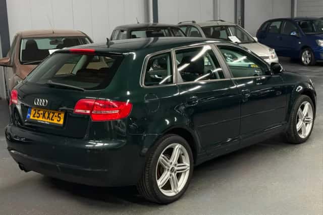 Audi A3 (2010) thumbnail 2