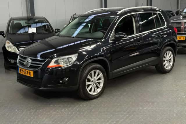 Volkswagen Tiguan (2010) thumbnail 1