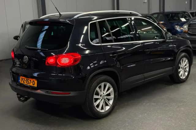 Volkswagen Tiguan (2010) thumbnail 2