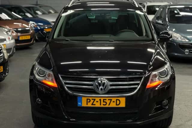 Volkswagen Tiguan (2010) thumbnail 3