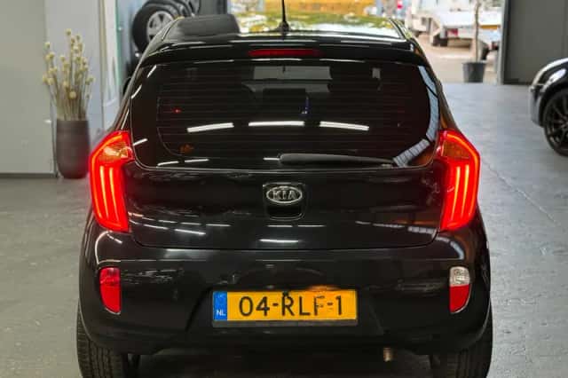 Kia Picanto (2011) thumbnail 4