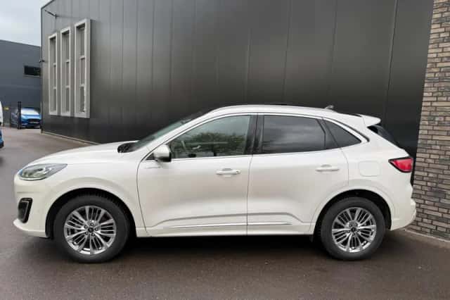 Ford Kuga (2023) thumbnail 3