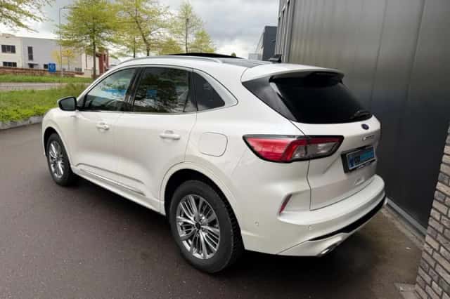 Ford Kuga (2023) thumbnail 4