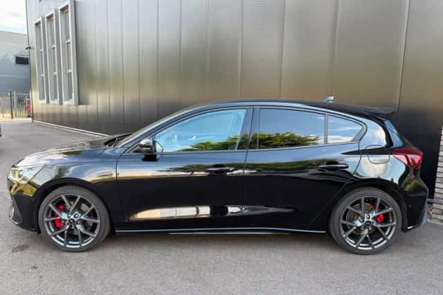 Ford Focus (2022) thumbnail 3