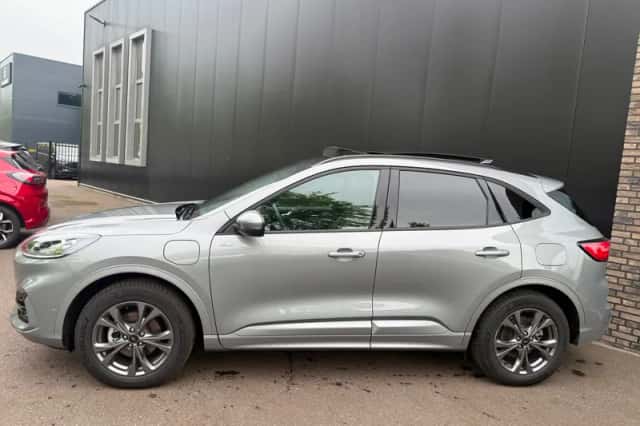 Ford Kuga (2023) thumbnail 2