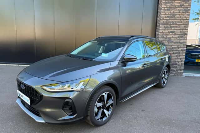 Ford Focus (2025) thumbnail 1