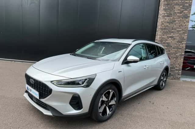 Ford Focus (2023) thumbnail 1