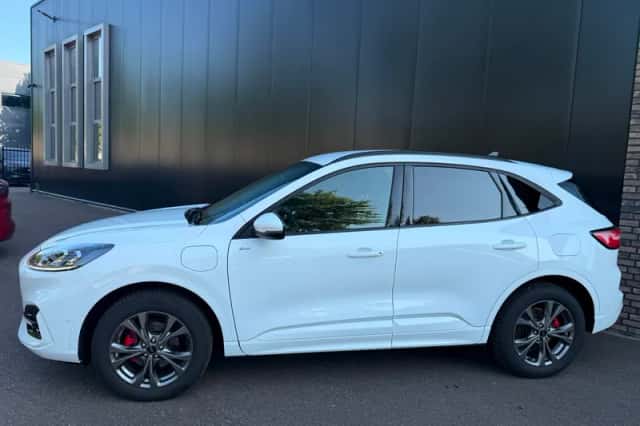 Ford Kuga (2023) thumbnail 3