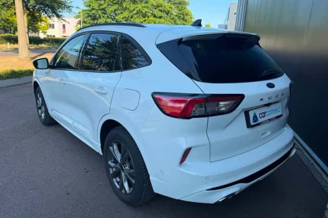 Ford Kuga (2023) thumbnail 4