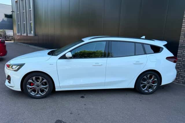 Ford Focus (2023) thumbnail 3