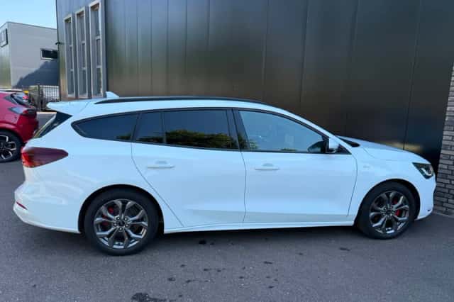 Ford Focus (2023) thumbnail 5