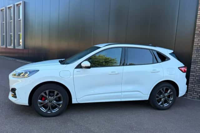 Ford Kuga (2023) thumbnail 2