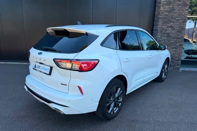 Ford Kuga (2023) thumbnail 4