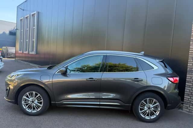 Ford Kuga (2022) thumbnail 2