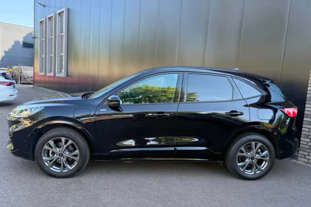 Ford Kuga (2023) thumbnail 3