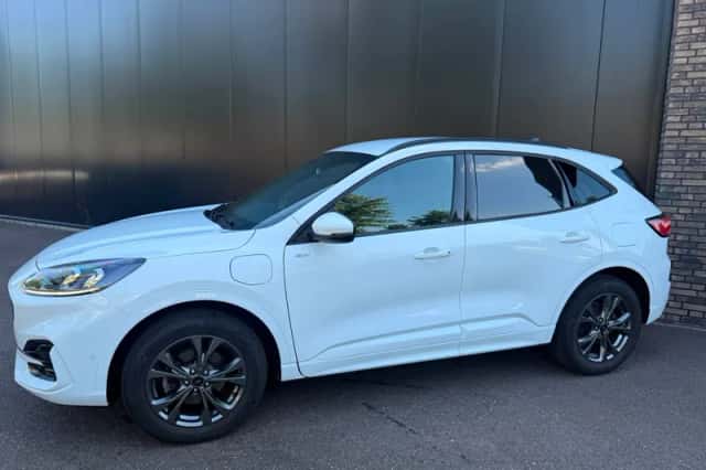 Ford Kuga (2023) thumbnail 3