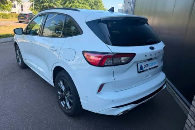 Ford Kuga (2023) thumbnail 4