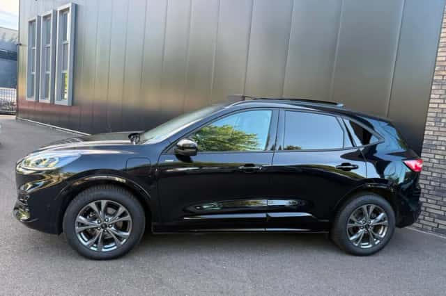 Ford Kuga (2023) thumbnail 3