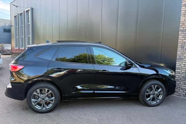 Ford Kuga (2023) thumbnail 6
