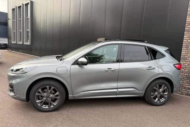 Ford Kuga (2023) thumbnail 3