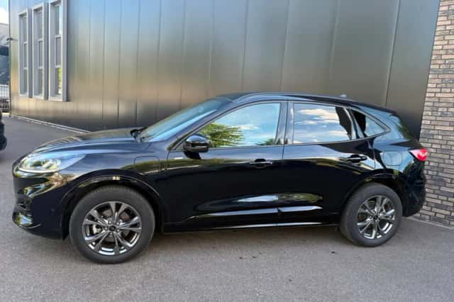 Ford Kuga (2023) thumbnail 2