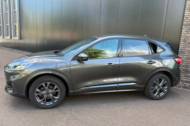 Ford Kuga (2023) thumbnail 2