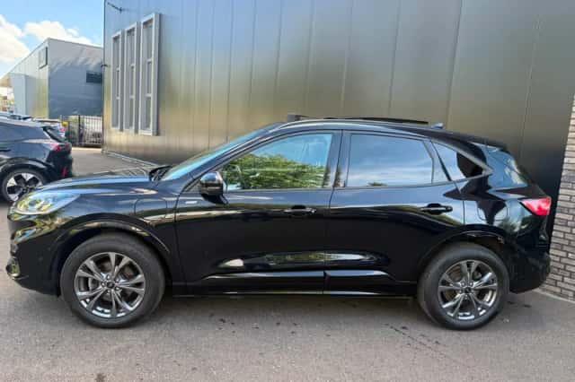 Ford Kuga (2023) thumbnail 3