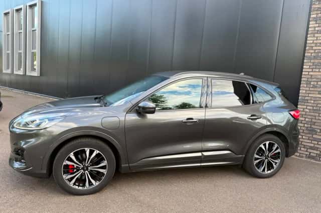 Ford Kuga (2021) thumbnail 2