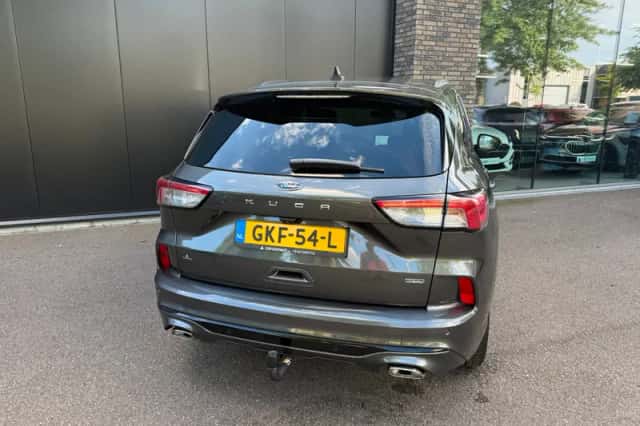 Ford Kuga (2021) thumbnail 5