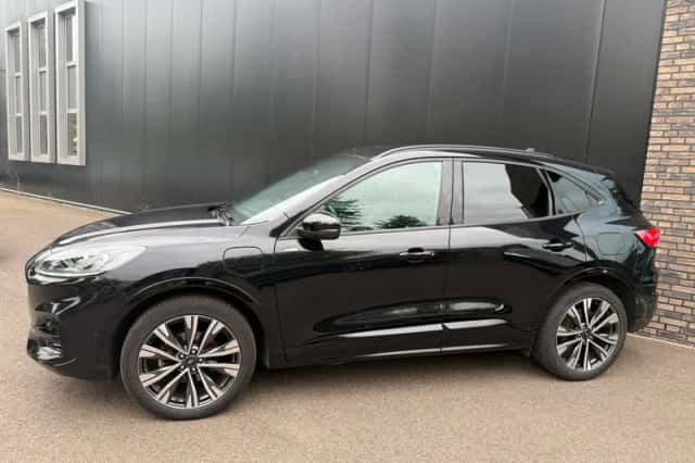 Ford Kuga (2022) thumbnail 3