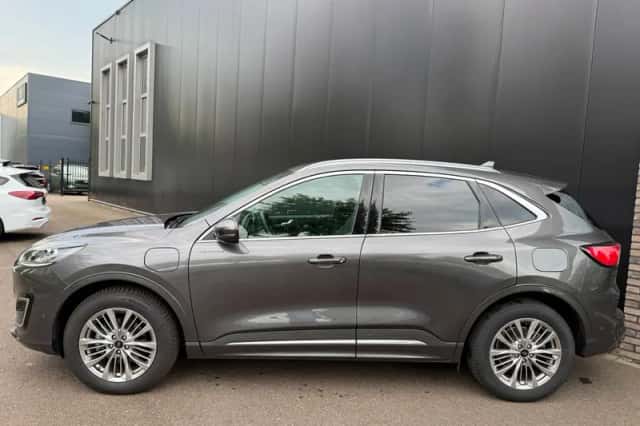 Ford Kuga (2022) thumbnail 3