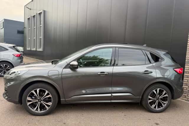 Ford Kuga (2023) thumbnail 3