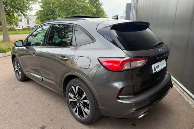 Ford Kuga (2023) thumbnail 4