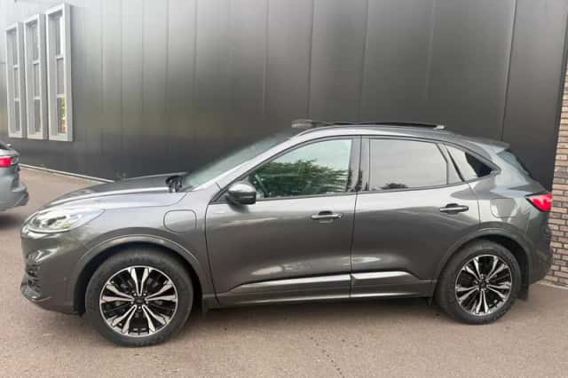 Ford Kuga (2023) thumbnail 3