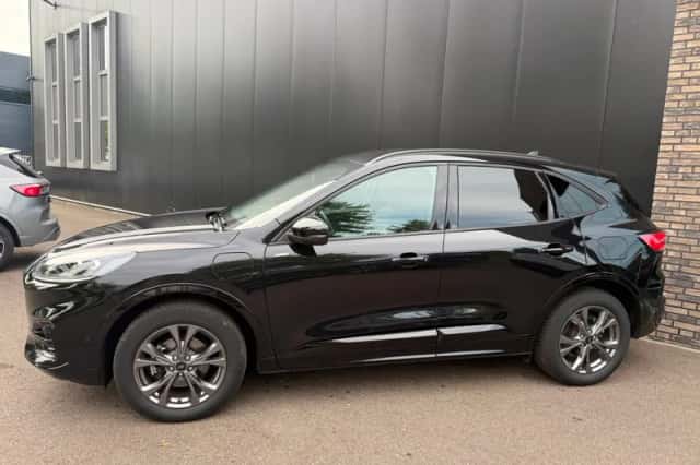 Ford Kuga (2023) thumbnail 2