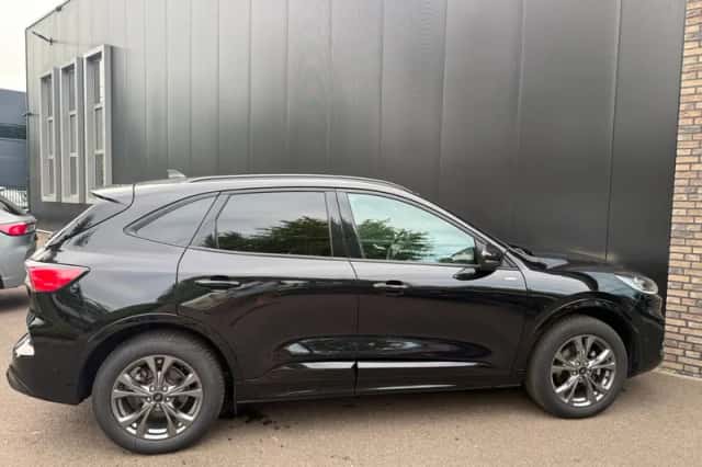 Ford Kuga (2023) thumbnail 6