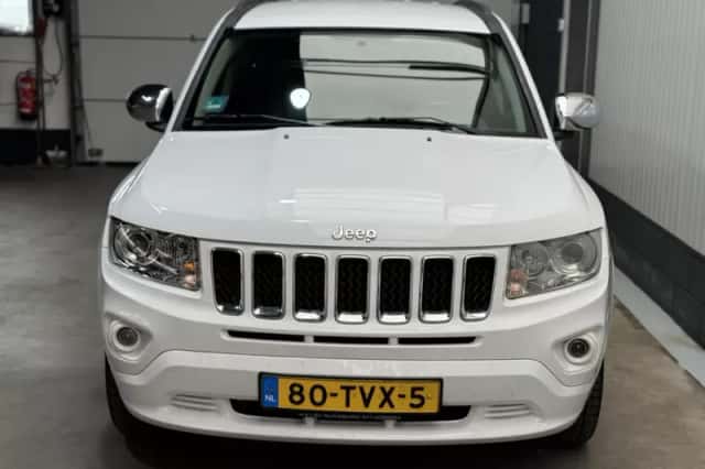 Jeep Compass (2012) thumbnail 2
