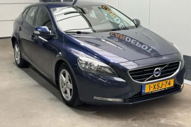 Volvo V40 (2014) thumbnail 3