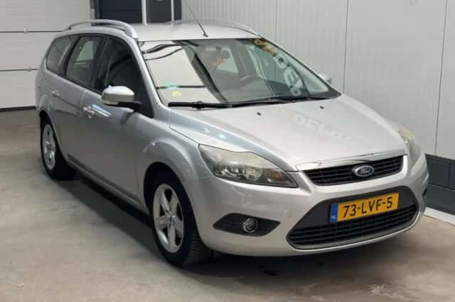 Ford Focus (2010) thumbnail 3