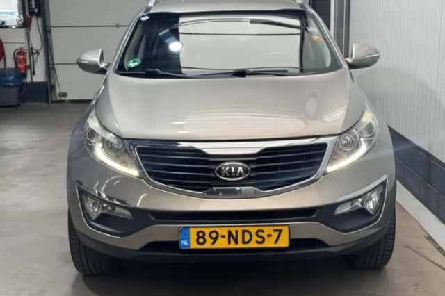 Kia Sportage (2010) thumbnail 2
