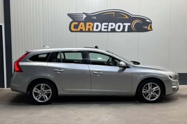 Volvo V60 (2014) thumbnail 4