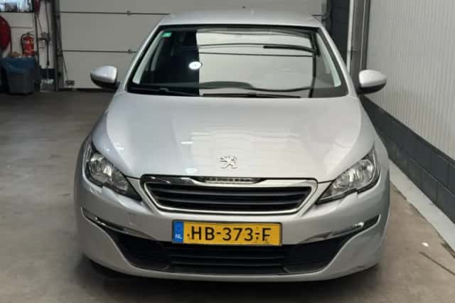 Peugeot 308 (2015) thumbnail 2
