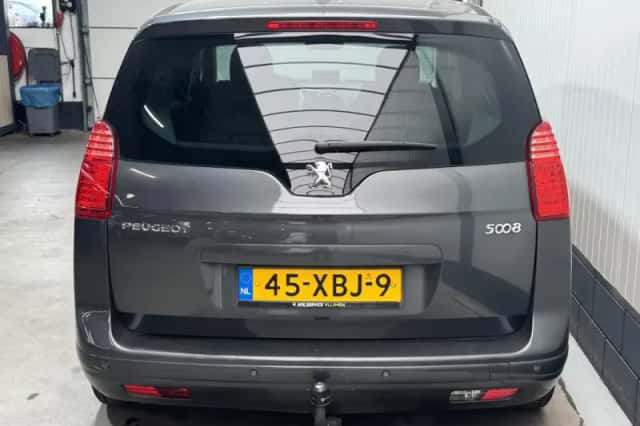 Peugeot 5008 (2012) thumbnail 6