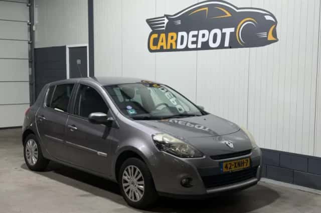 Renault Clio (2012) thumbnail 2