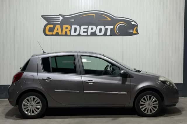 Renault Clio (2012) thumbnail 3