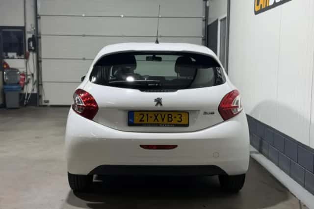 Peugeot 208 (2012) thumbnail 6