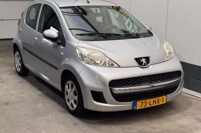 Peugeot 107 (2010) thumbnail 3