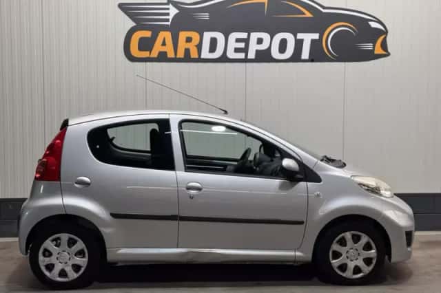 Peugeot 107 (2010) thumbnail 4