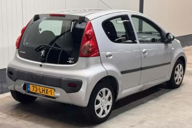 Peugeot 107 (2010) thumbnail 5