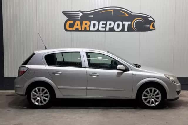 Opel Astra (2005) thumbnail 4